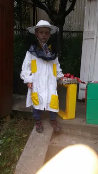 Nejmladší pomocník v kukle